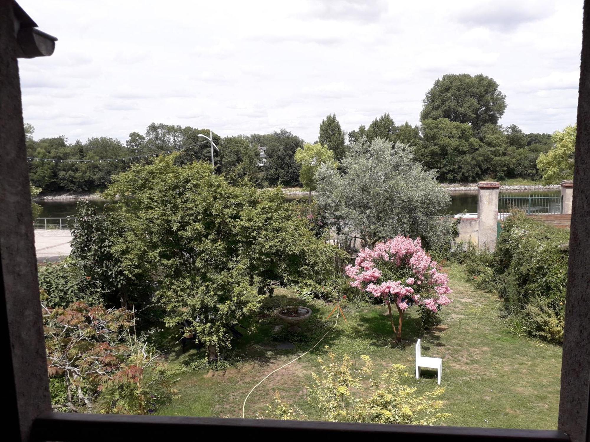 Les Balcons Sur La Loire Bed & Breakfast Chalonnes-sur-Loire Exterior photo